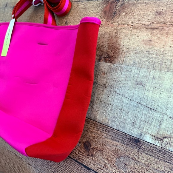 NWT SUMMERSALT Beach Tote Hand Bag Neoprene Red Pink/Rough Rose Color - Picture 3 of 10